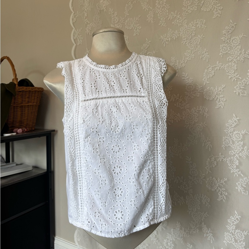 Banana Republic White KeyHole Top
